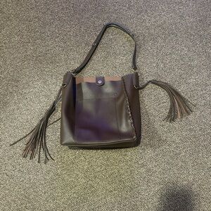 Chic Brown Leather Shoulder Bag with Fringe